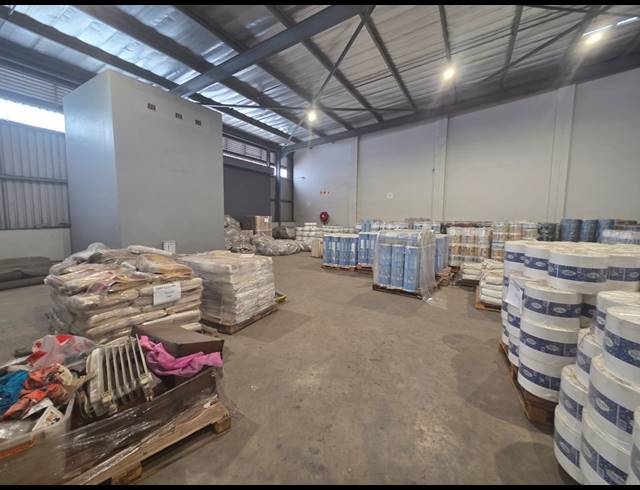 2,200M² WAREHOUSE FOR SALE IN SPRINGFIELD PARK